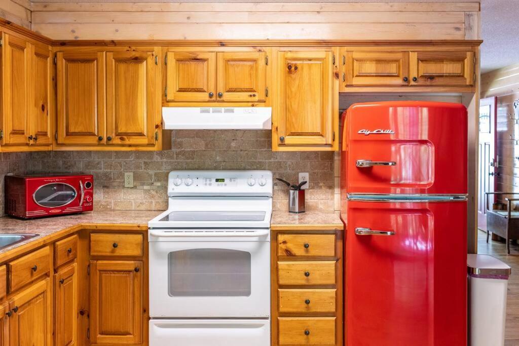 Pet Friendly Luxury Cabin Near Helen With Fire Pit Cleveland Exterior photo